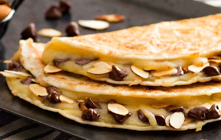 Quesadillas con Chispas de Chocolate y Almendras