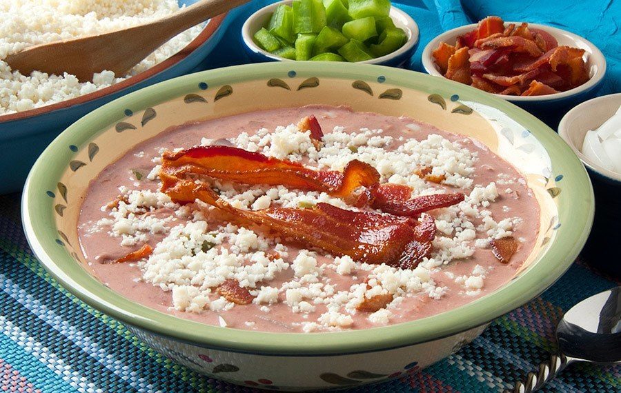 Sopa Salvadoreña de Frijol Rojo