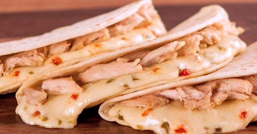 Quesadillas de Queso Chihuahua® y Pollo