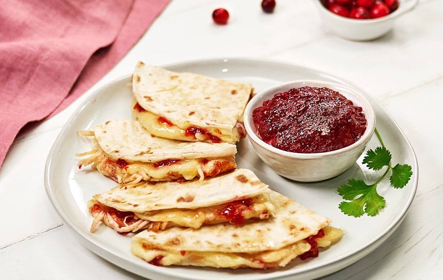 Quesadillas de Pavo y Salsa de Arándanos