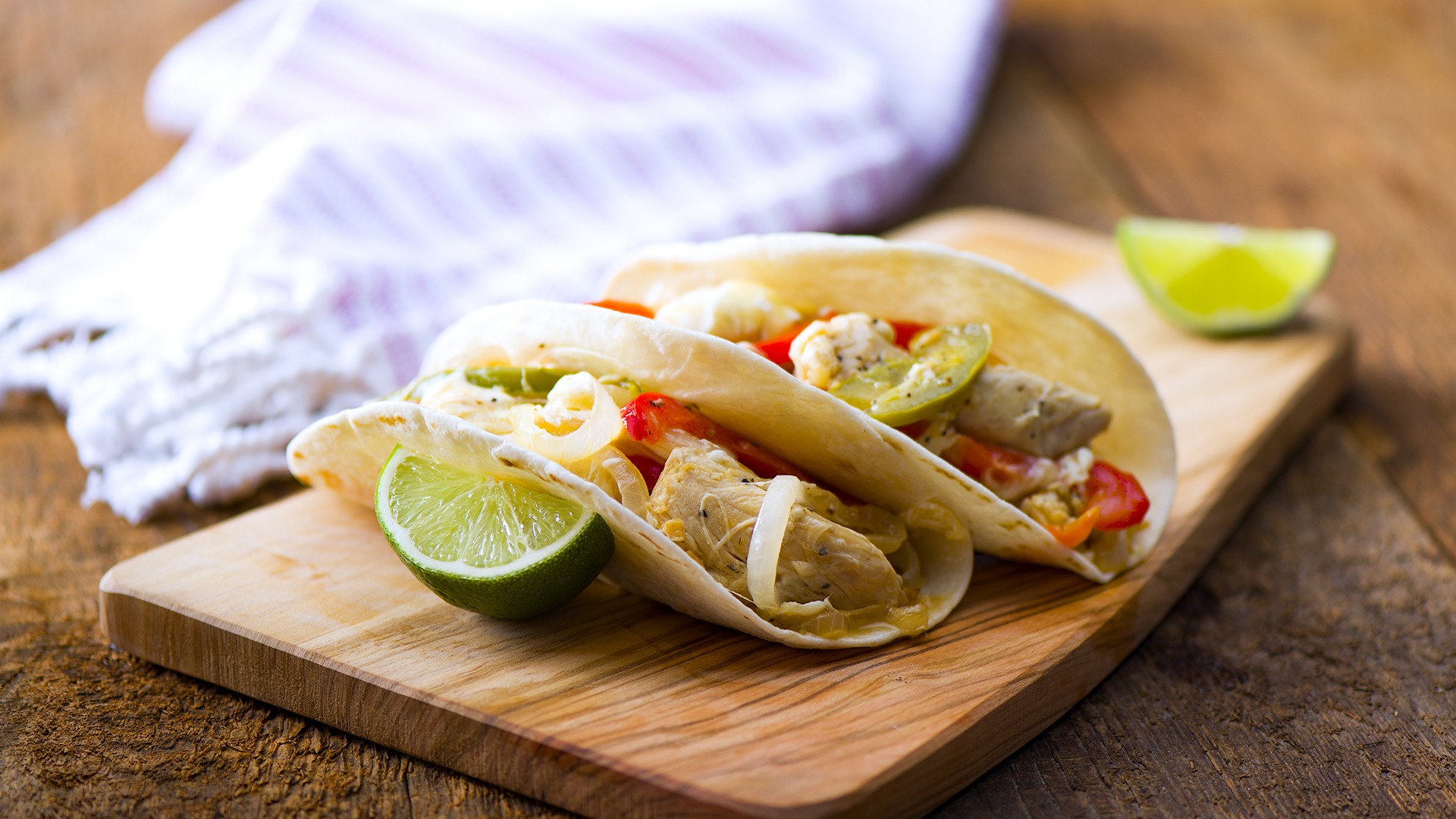 Cheesy Chicken Fajita Tacos Video