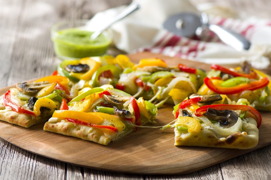 Pizza con Salsa Pesto y Vegetales