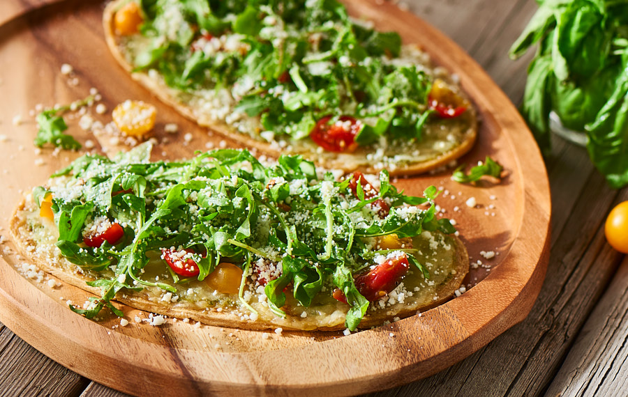 Esta Receta Es Una Fusión De Las Cocinas México-Italia. Imagínate Lo Fresco  De La Arúgula Y El Peculiar Sabor Del Pesto Sobre Un Huarache De Maíz  Cubierto De Queso Fundido. Anímate Y