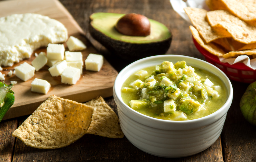 Queso Fresco en Salsa de Tomatillo