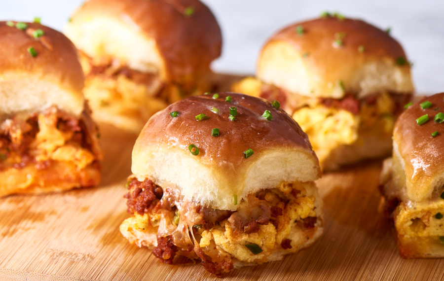 Egg and Chorizo Breakfast Sliders 07 13 17 Horiz 900x570 sRGB