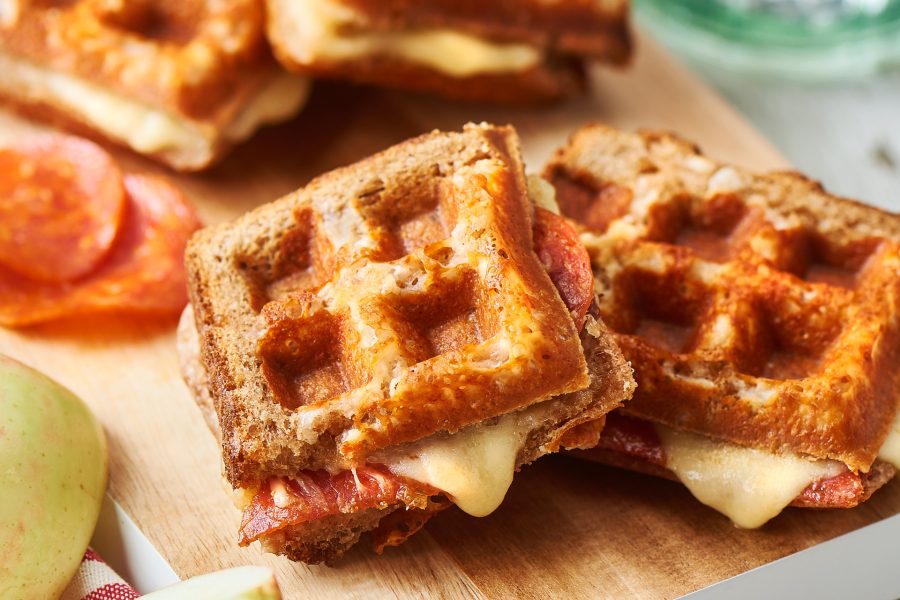 Waffles de Pan, Queso y Pepperoni