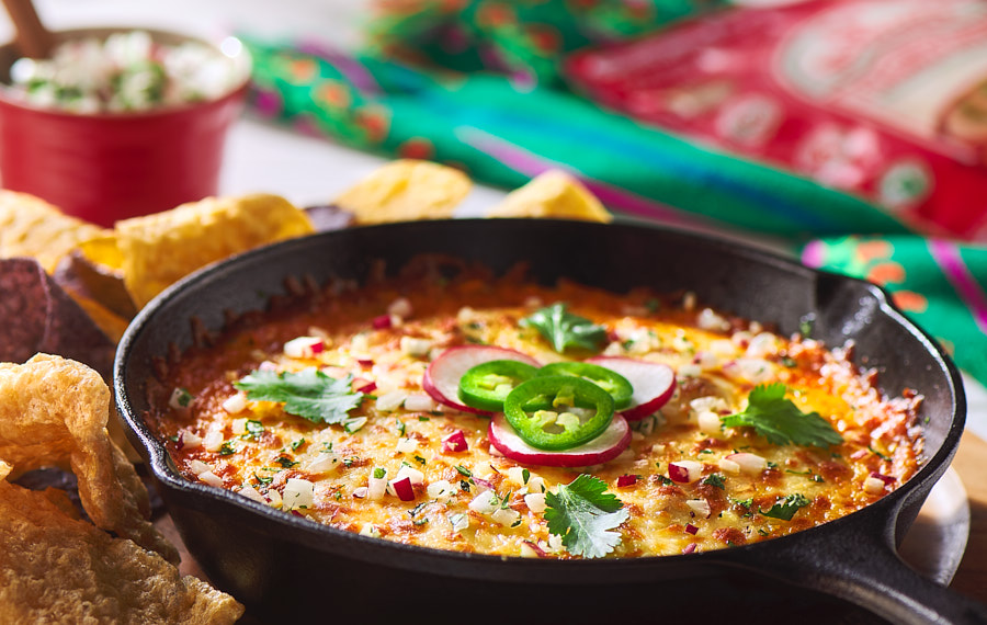 QUESO FUNDIDO CON CHORIZO Y RAJAS