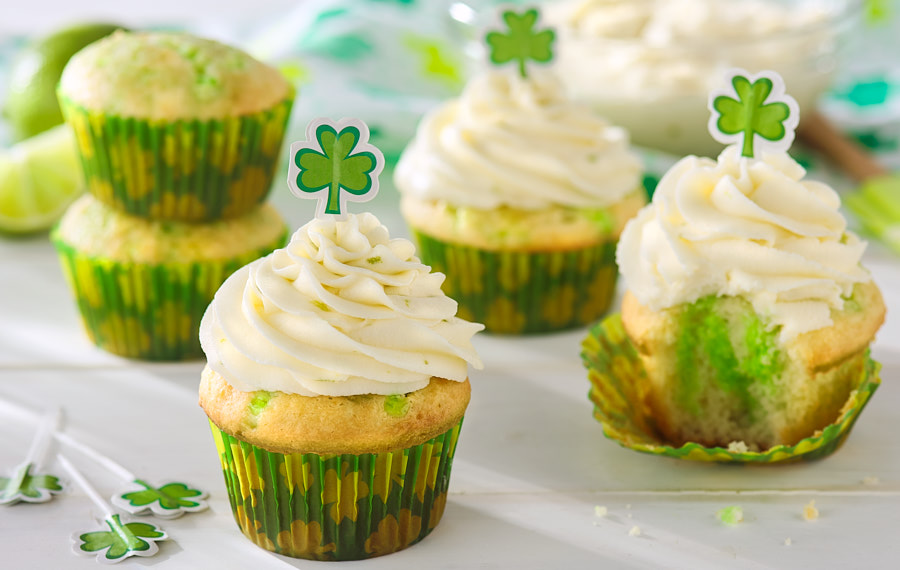 ST. PATRICK’S DAY POKE CUPCAKES