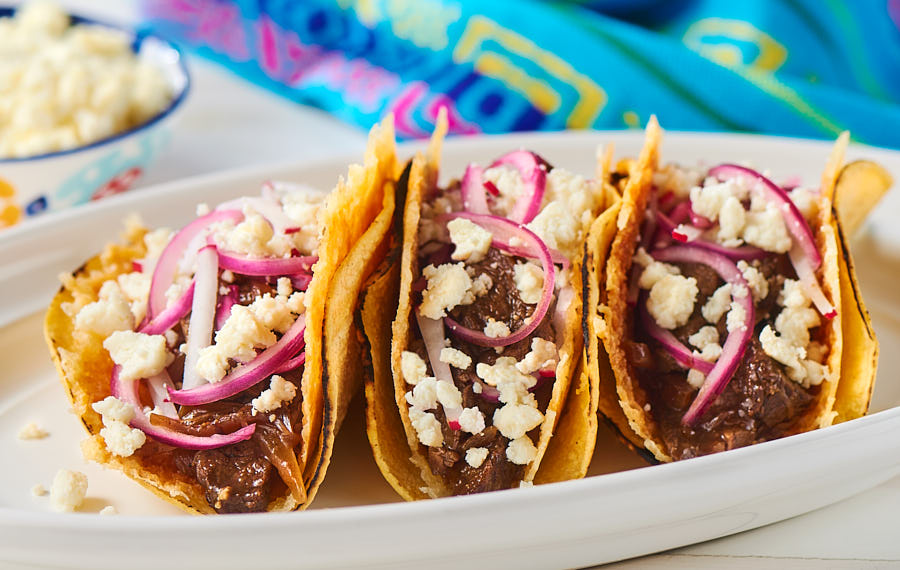 TACOS DE RES CON COSTRA DE QUESO