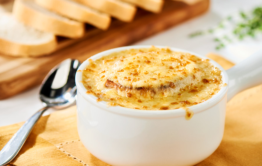 Sopa de Cebolla con Queso Gratinado